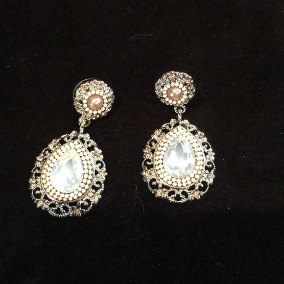 Jewelry - Fashion earrings